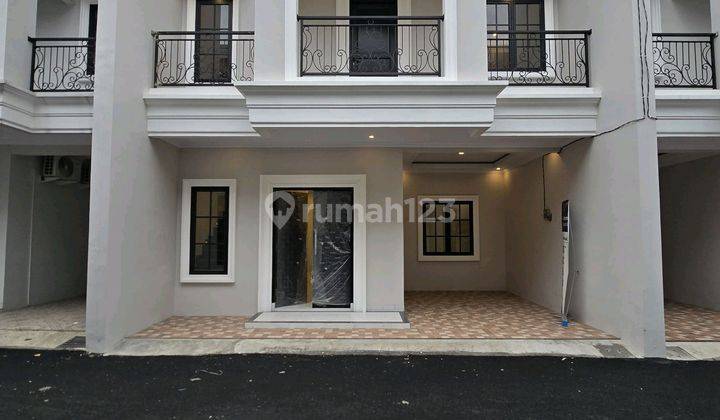 Rumah Dijual Dalam Cluster Plus Rooftoop Di Jagakarsa 1