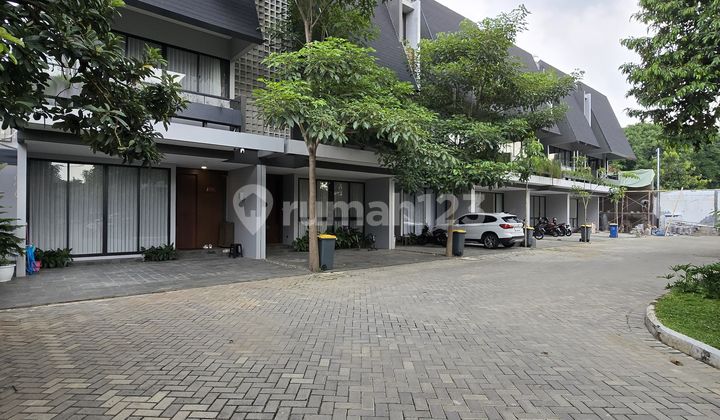 RUMAH sisa 1UNIT,3Lt rooftop,desain Modern Jagakarsa Jaksel 