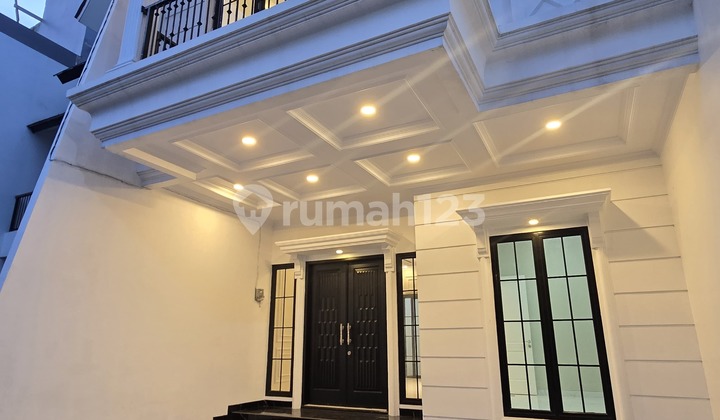 RUMAH 2lt lebih dengan rooftop ,Exclusive Cluster Jagakarsa