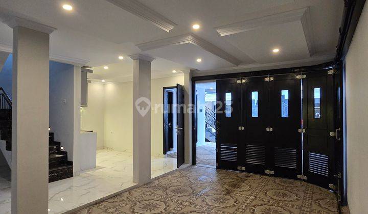 Rumah Mewah Bergaya Klasik Eropa Dalam Cluster Jagakarsa Jakarta Selatan 4