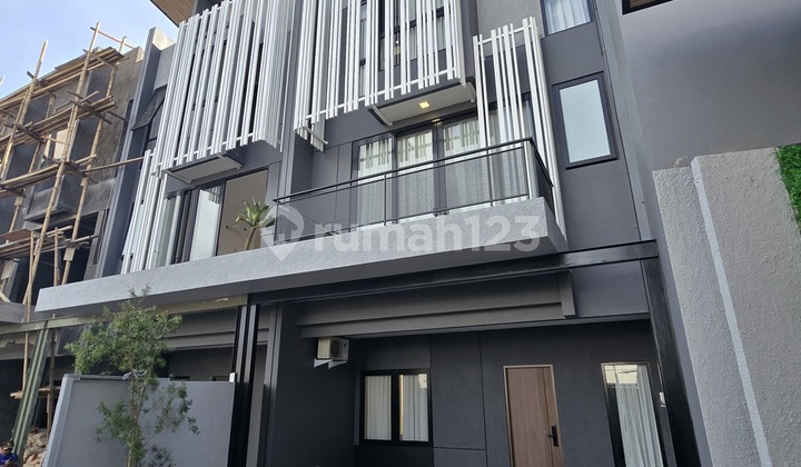 Rumah Cantik Dalam Cluster Akses Mudah Dipinggir Jalan