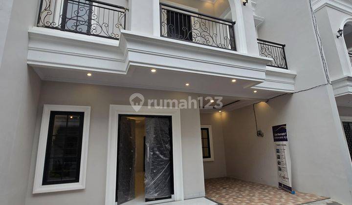 Rumah Dijual Dalam Cluster Plus Rooftoop Di Jagakarsa 2