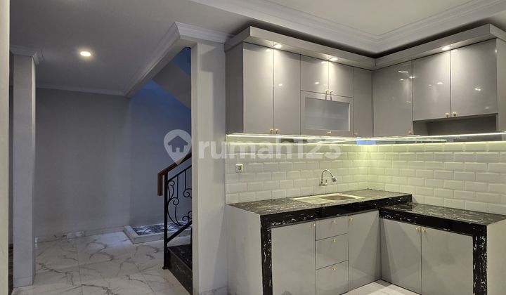 RUMAH Mewah harga murah desain Classis diJagakarsa Jaksel 2