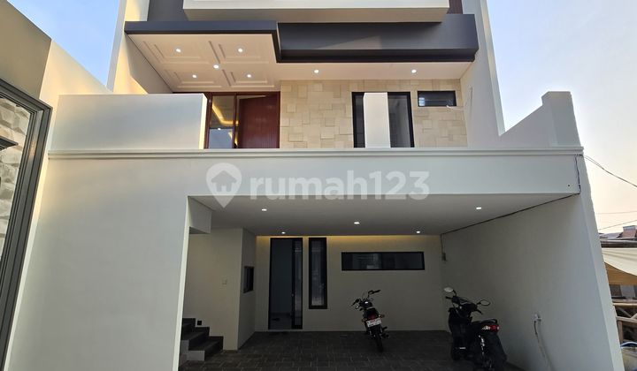 RUMAH MINIMALIS MODEREN 3Lt ,Dalam Cluster JAGAKARSA JAKSEL 1
