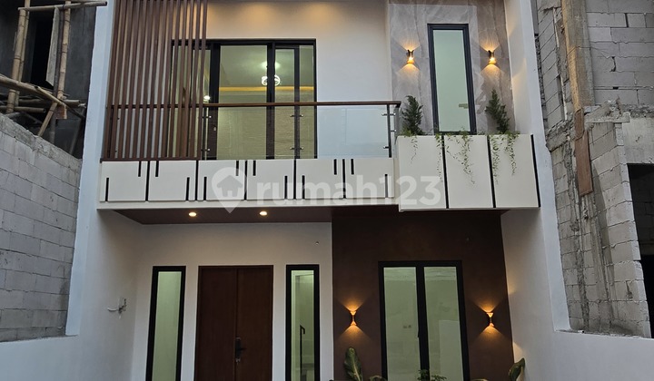 Rumah Minimalis Modern Jagakarsa Dalam Cluster Pinggir Jalan Utama