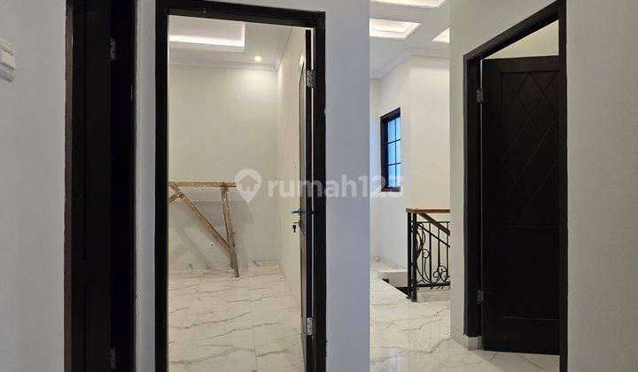 Rumah Mewah Bergaya Klasik Eropa Dalam Cluster Jagakarsa Jakarta Selatan 13