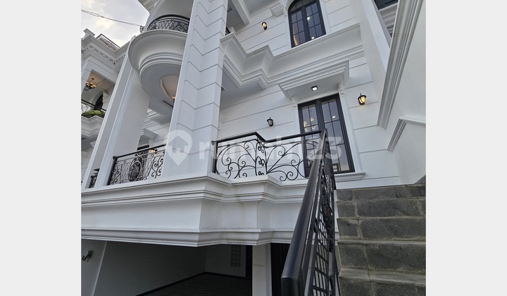 DIJUAL RUMAH town house 3lt lokasi strategis Kebagusan JAKSEL 