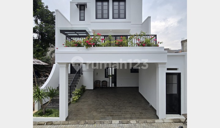 DJUAL RUMAH 3Lt Moderen klasik & siap huni Jagakarsa Jaksel DJUAL RUMAH 3Lt Moderen klasik & siap huni Jagakarsa Jaksel