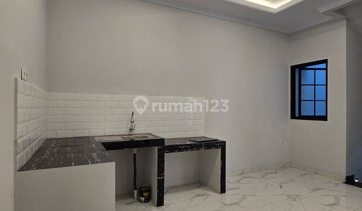 Rumah Mewah Bergaya Klasik Eropa Dalam Cluster Jagakarsa Jakarta Selatan 10