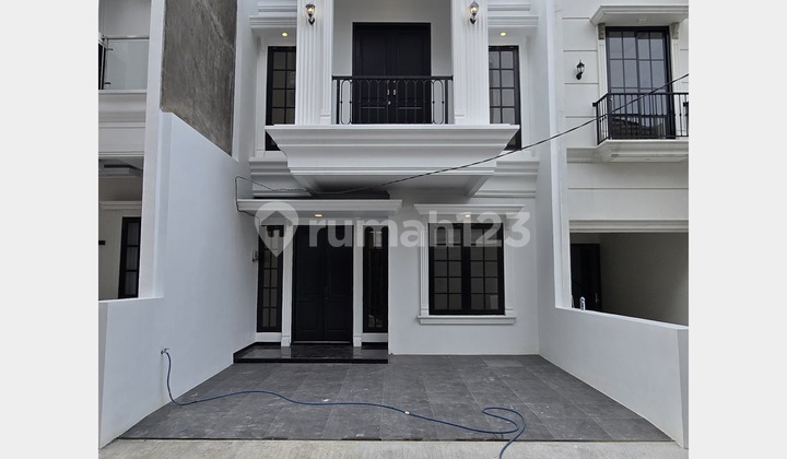 RUMAH DALAM CLUSTER 2Lt ,One Gate dan sangat aman JAGAKARSA