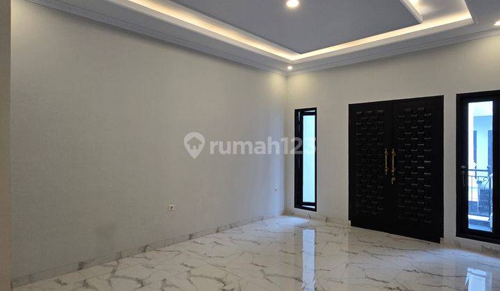 Rumah Mewah Bergaya Klasik Eropa Dalam Cluster Jagakarsa Jakarta Selatan 7