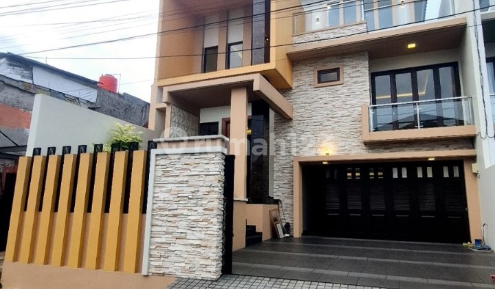 FOR SALE LUXURY CHEAP 3-Storey House in Pesanggrahan Jakarta 2