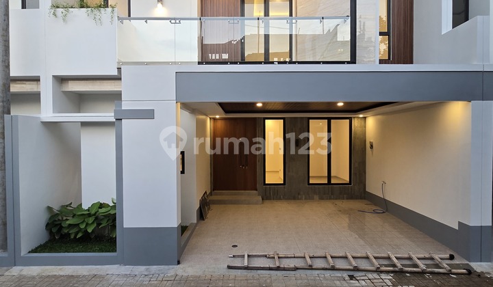 Cheap Luxury House in Cinere Near the Toll Gate. 2