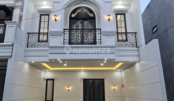 RUMAH mewah dengan gaya classic harga terjangkau jagakarsa jaksel 1