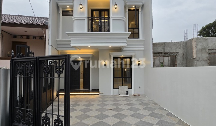 Cheap Luxury House With Large Land Area South Jakarta