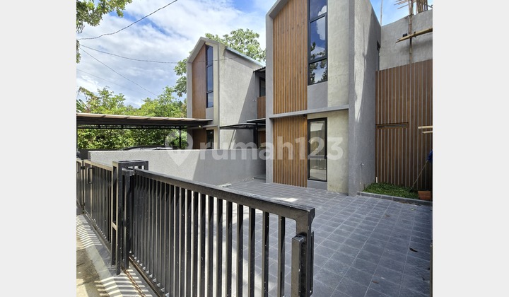 FOR SALE NICE 2-STORY HOUSE READY TO OCCUPY Jagakarsa