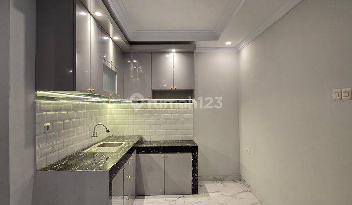 Rumah Mewah Bergaya Klasik Eropa Dalam Cluster Jagakarsa Jakarta Selatan 15