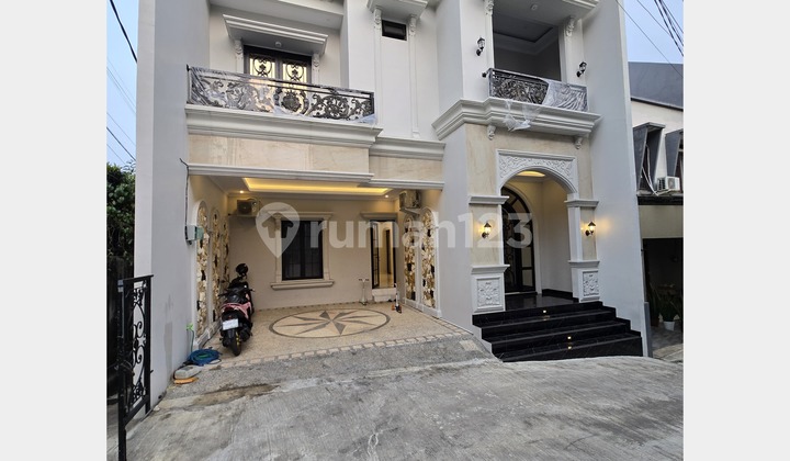 Rumah 3Lt Rooftop Model Amerian Classic Jagakarsa Jaksel 1