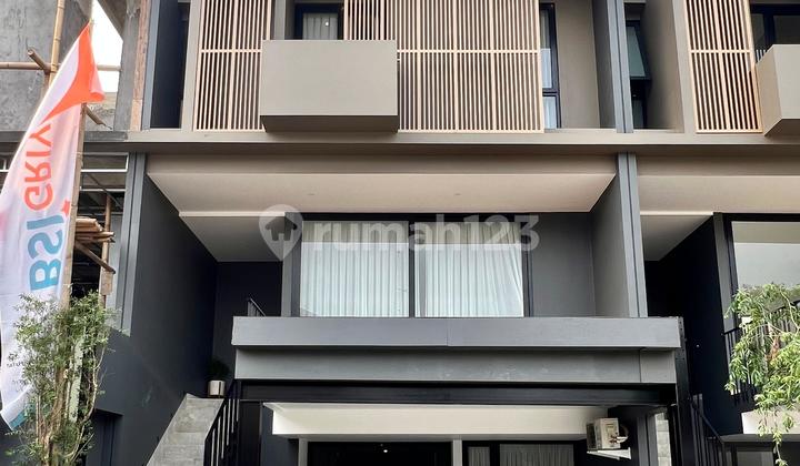 RUMAH Dekat tol Cilandak 3Lt Semi Furnish