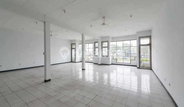 For Rent 2 Ready-to-Use Shophouses Located in Business Area at Armada Estate, Magelang City 2