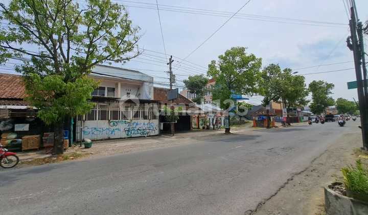 2-Story Shophouse Suitable for Business Located in Godean Sleman 2