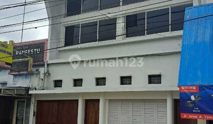 For Rent: 3-Story Shop House in a Strategic Location in Magelang City Business District For Rent: 3-Story Shop House in a Strategic Location in Magelang City Business District
