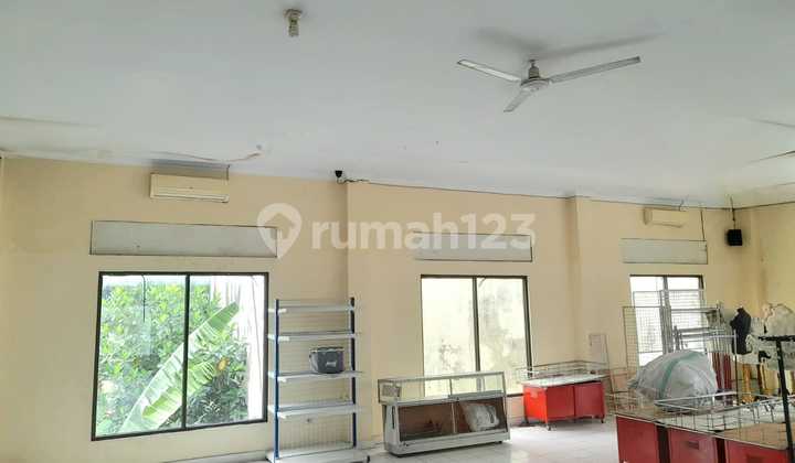 For Rent 2-Story Shop House in Strategic Location at Jalan Godean Business Area 2