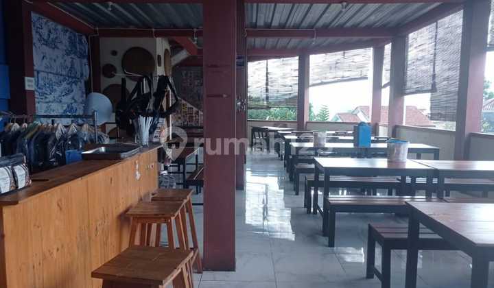 4-Story Shophouse Suitable for Business, Located in the Business Area of Magelang City.