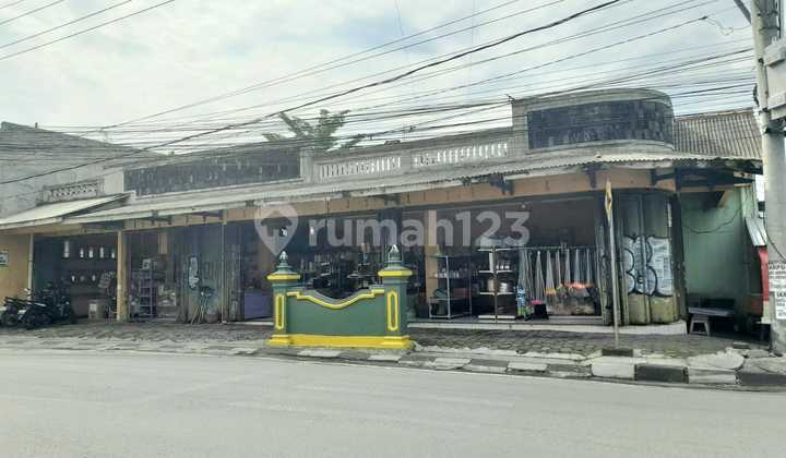 For Sale 2-Story Shop House in Strategic Location on Jalan Gito Gati - Tridadi Sleman 2