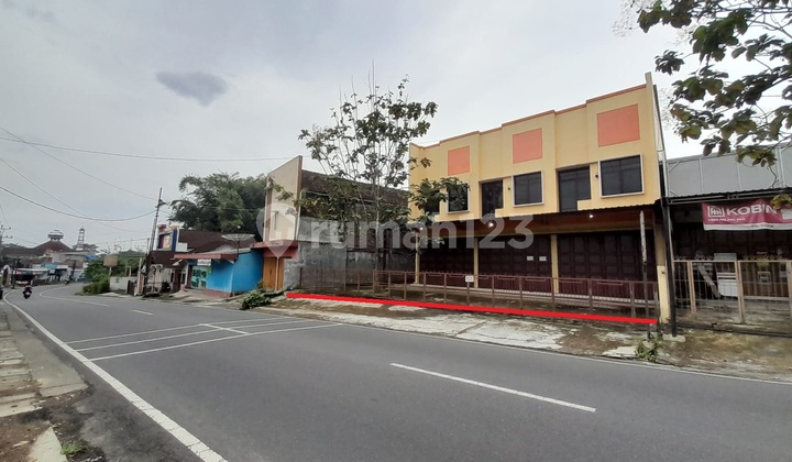 Shop House for Rent, Strategic Location on Trasan Road, Bandongan - Magelang