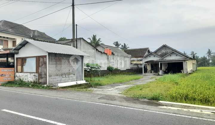 Rice Fields & Buildings with Strategic Location in Gabugan Tourism Village - Pandowoharjo Sleman