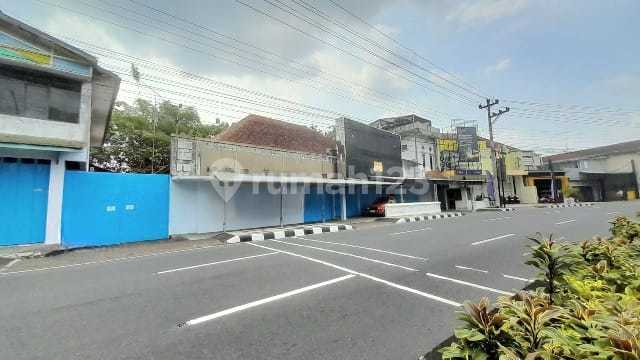 Commercial Building Suitable for Business / Office Strategic Location in Magelang City Commercial Building Suitable for Business / Office Strategic Location in Magelang City