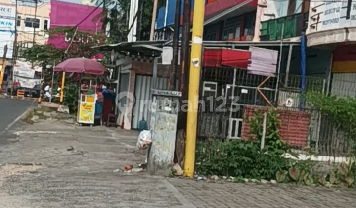 Strategic 3-Story Shophouse on Cut Mutia Street, Teluk Betung, Bandar Lampung 2