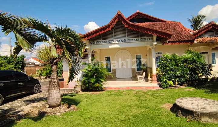 Land Area 1,221 M2 House, Strategic Location on M. Yunus Street, Tanjung Senang, Bandar Lampung. 1