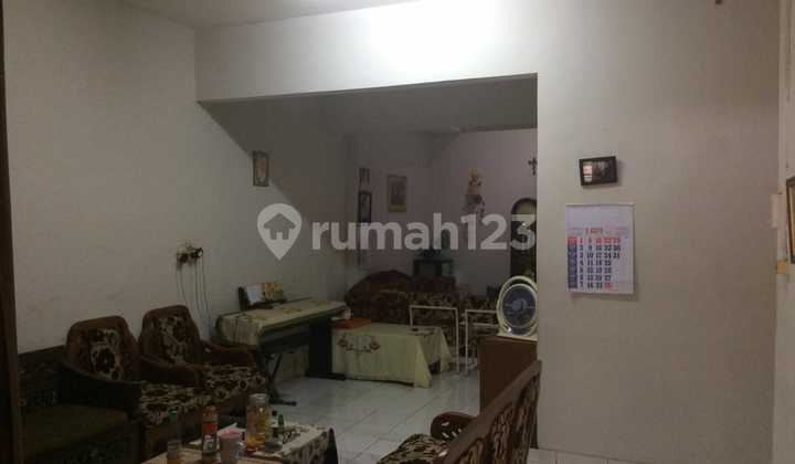 Rumah Tua Hitung Tanah di Kebayoran Baru area Rumah Tua Hitung Tanah di Kebayoran Baru area
