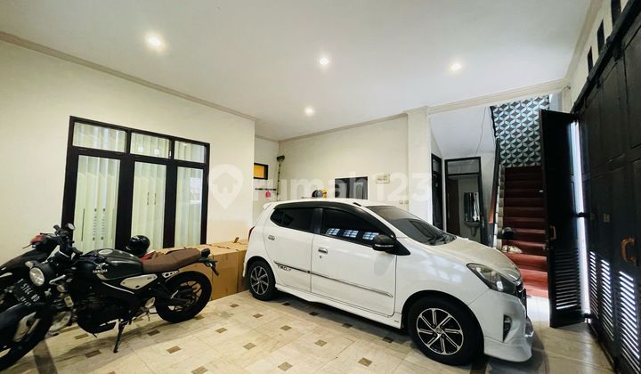 Modern house ready to occupy, semi-furnished in Buah Batu. Modern house ready to occupy, semi-furnished in Buah Batu.