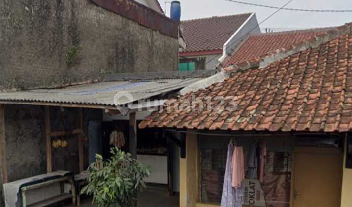 Cheap land with building bonus in Margahayu. Cheap land with building bonus in Margahayu.