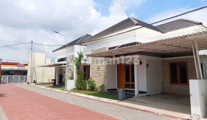Rumah Klaten Eksklusif dan Strategis Rumah Klaten Eksklusif dan Strategis