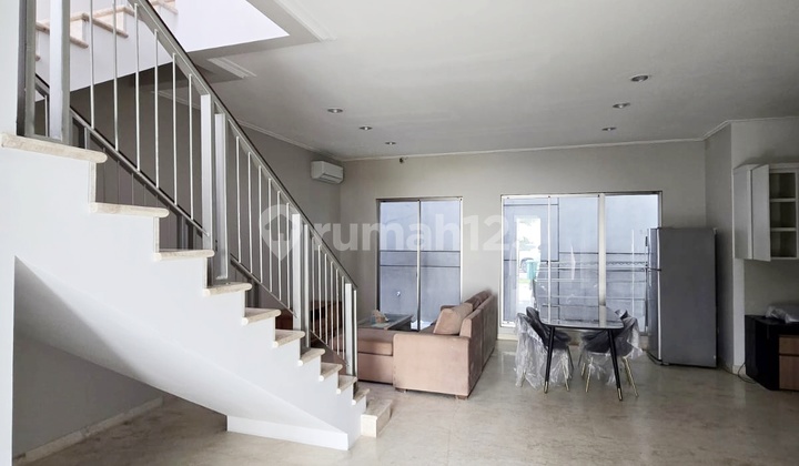 Rumah Golf Island 2 Lantai Hadap Selatan Semi Furnished