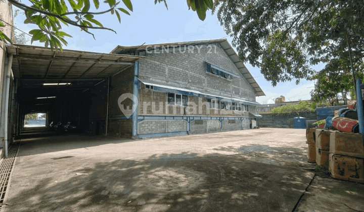 Quick Sale Warehouse and Office in Semarang, Strategic, Neat, Ready to Use