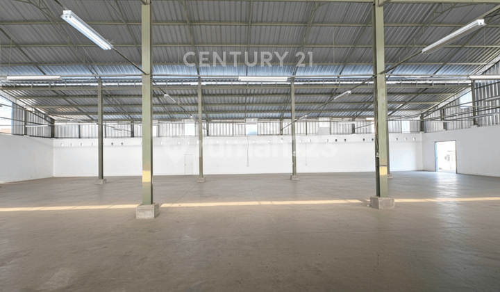 Cheap Warehouse Strategic Location Kampung Melayu Street Tangerang