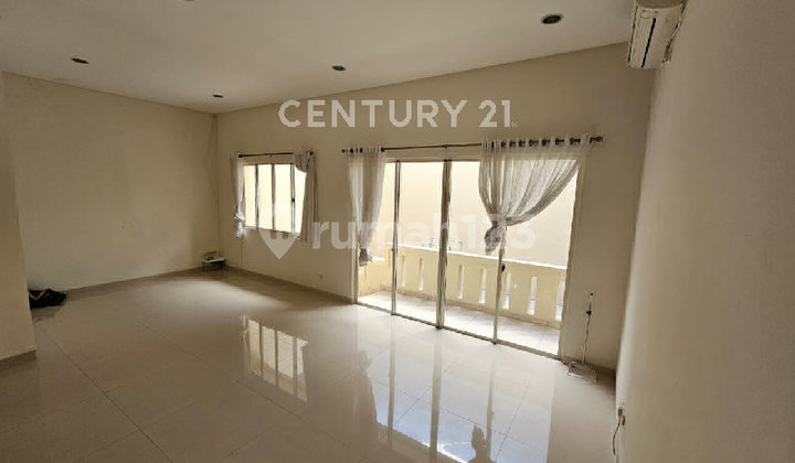 2-Story Crown Golf 8x24 Semi-Furnished House