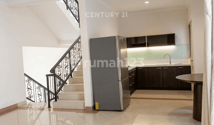 For Sale: Akasia Golf PIK 1 Cluster House, Semi-Furnished