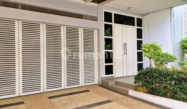 Rumah Minimalist Modern 2 Lantai Siap Huni di Grand Orchard