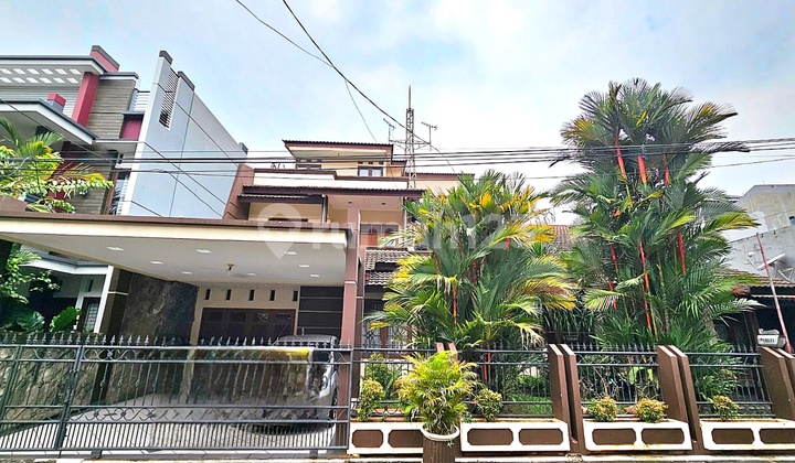 Rumah 3 Lantai Minimalist Modern Siap Huni Di Pondok Kelapa