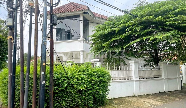 Rumah 2 Lantai Luas Siap Huni di Cipete Jakarta Selatan Rumah 2 Lantai Luas Siap Huni di Cipete Jakarta Selatan