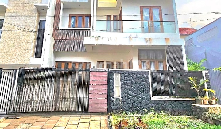 Rumah 2 Lantai Minimalis Siap Huni Di Pondok Indah