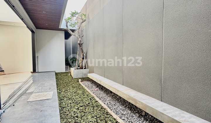 DIJUAL RUMAH SOMERSET CITRALAND 3 LANTAI KONSEP VILLA MEWAH BARU GRESS 2