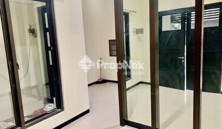 DISEWAKAN RUMAH ROYAL RESIDENCE 2LT 4KT SEMI FURNISH BAGUS WIYUNG 2