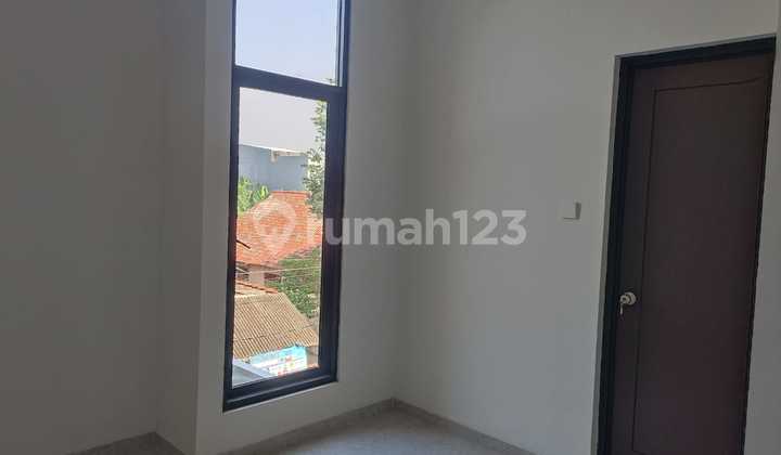 Luxury Affordable House in Ciputat Near Toll Road Kejaksaan Complex 2